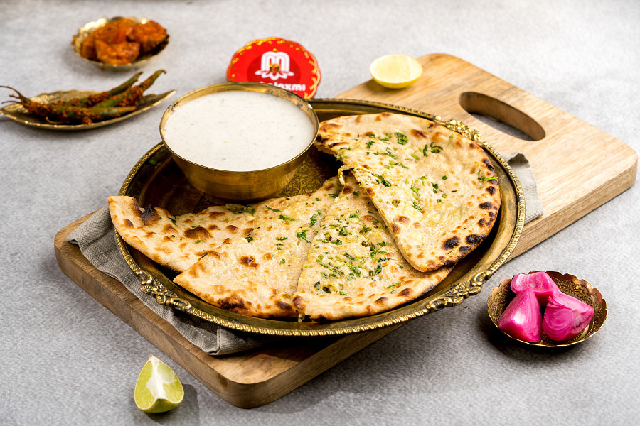 Paneer Paratha With Raita