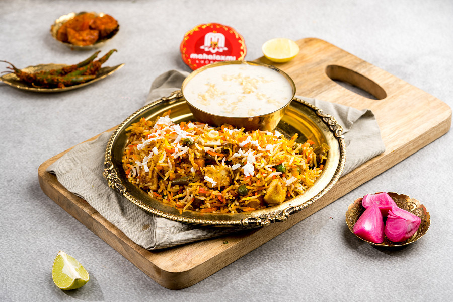 Veg Biryani With Lehsun Ka Raita