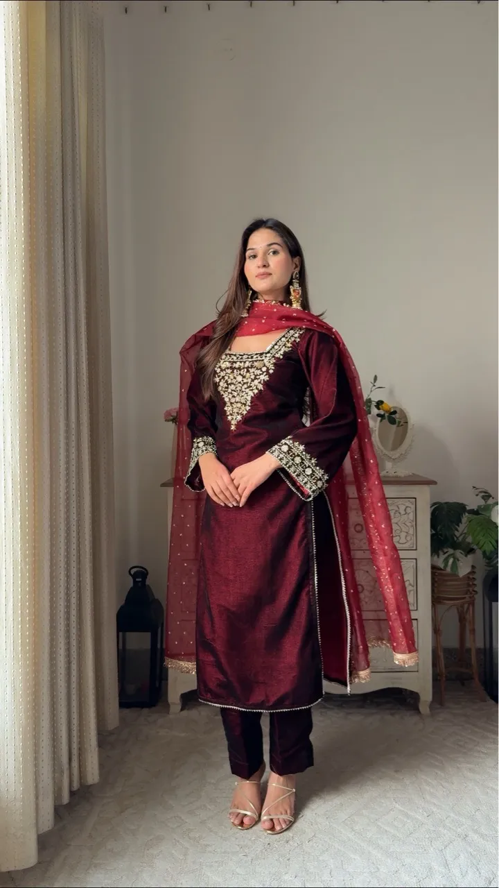 ‘Mehrunisa’ Velvet Suit Set