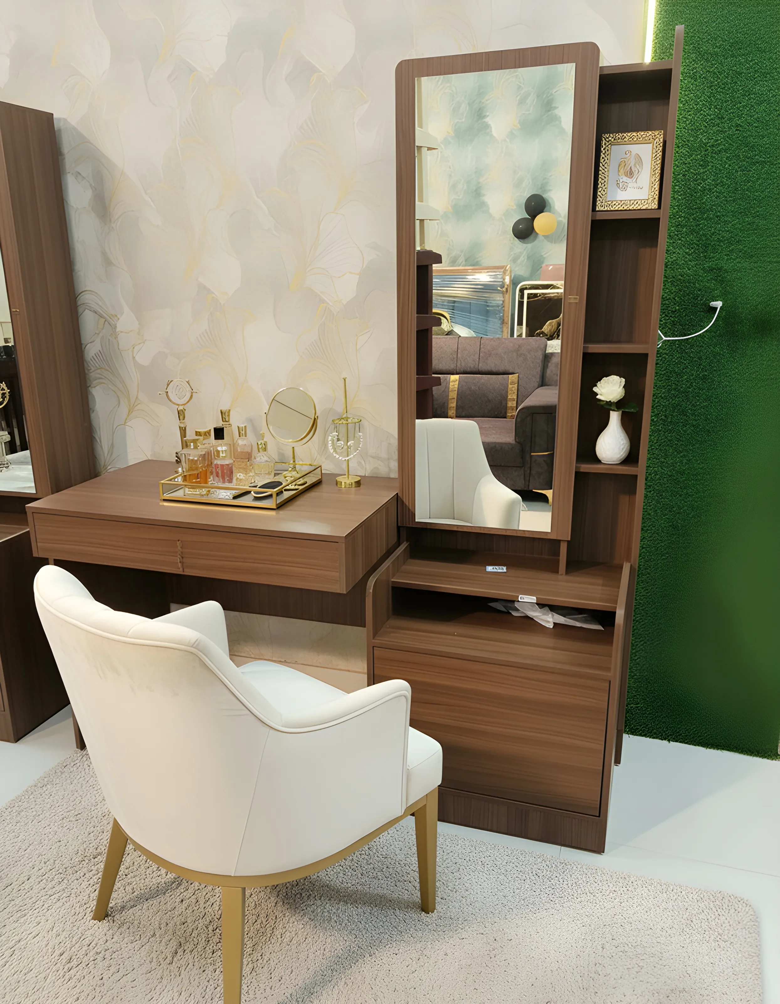 Wooden Dresser with Mirror Nilkamal