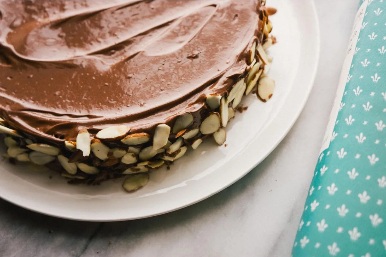 Choco Almond Cake 500 Gm
