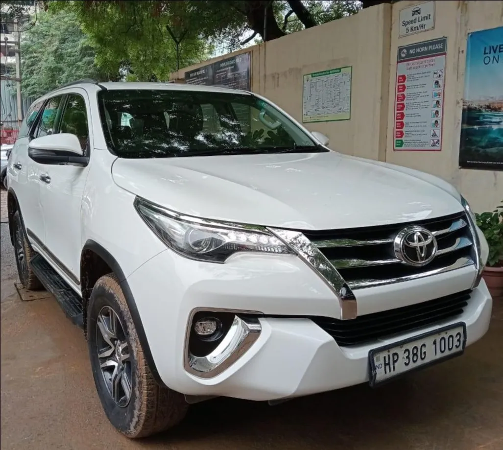 Toyota Fortuner Desail Automatic