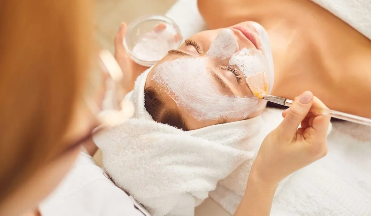 Deep Pore Cleansing And Toning Facial For 45 Mins