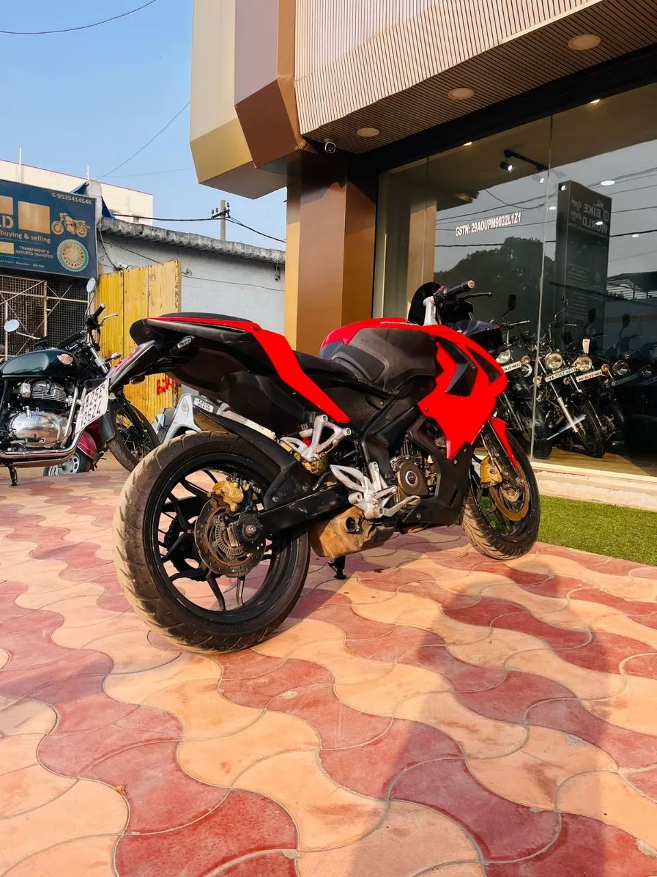 Bajaj Pulsar RS200/2016 Model view 8
