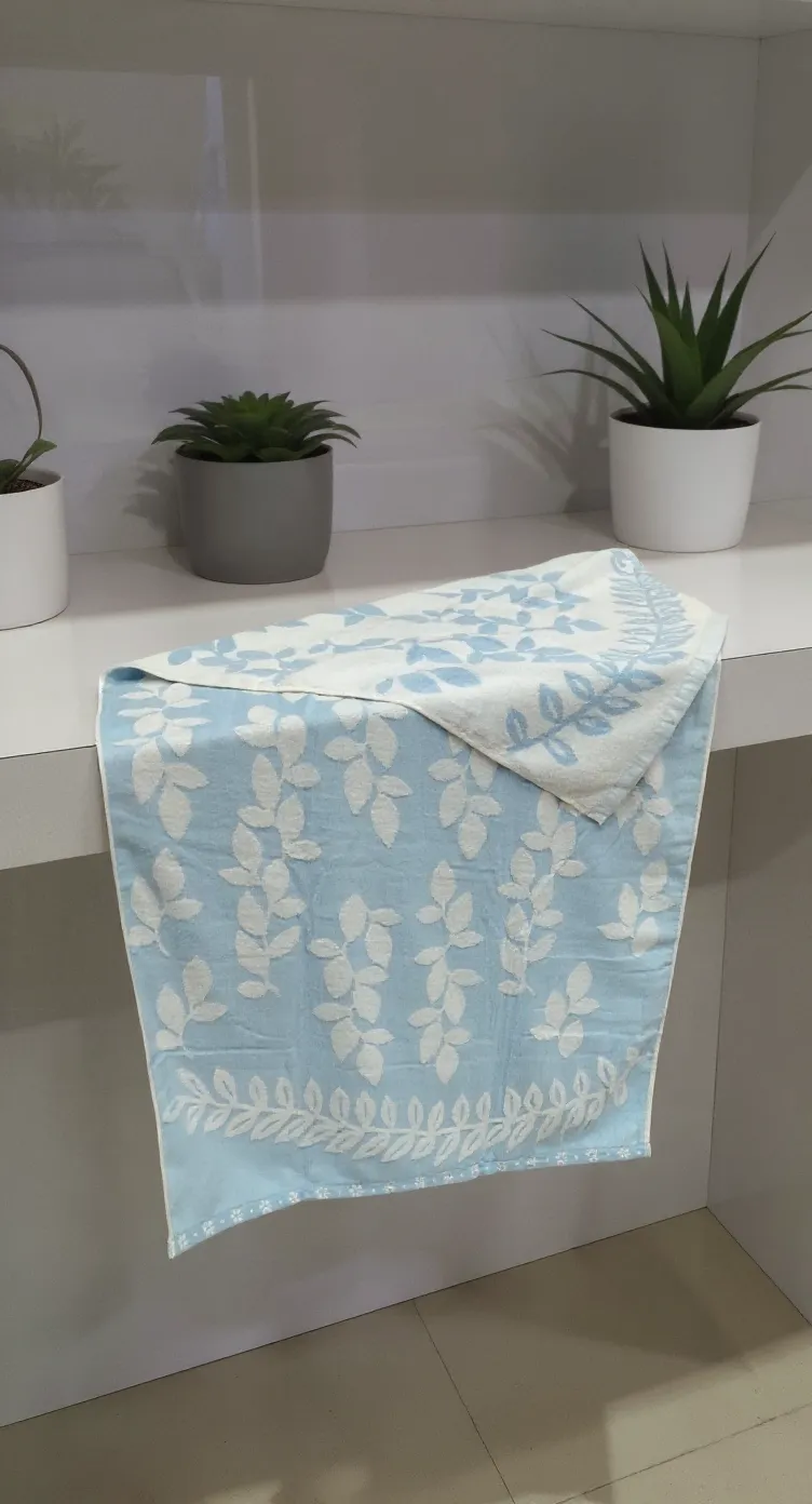 Leafy Pattern Bath Towel