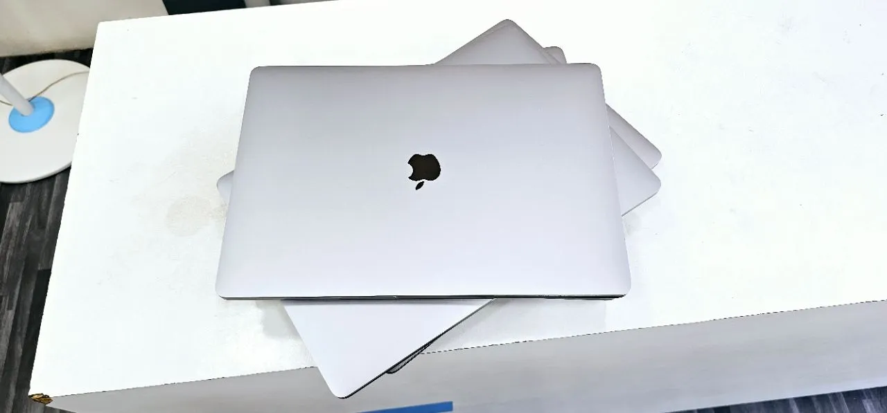 Apple MacBook A2141 Core i7 9th Generation view 3