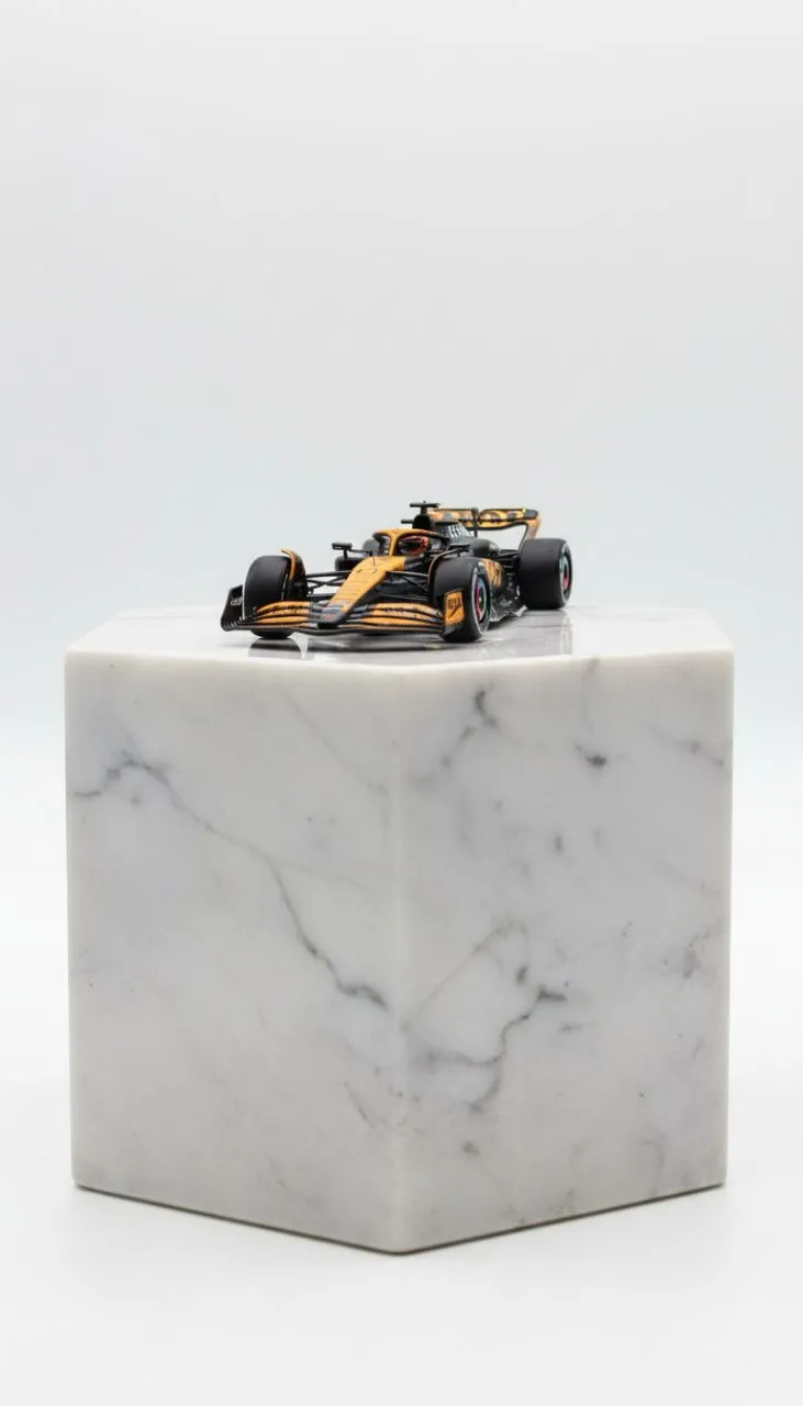MINI GT McLaren MCL60 #81 – 2023 Formula 1 Japanese Grand Prix 3rd Place (Oscar Piastri) 1:64 Diecast Model Car view 6