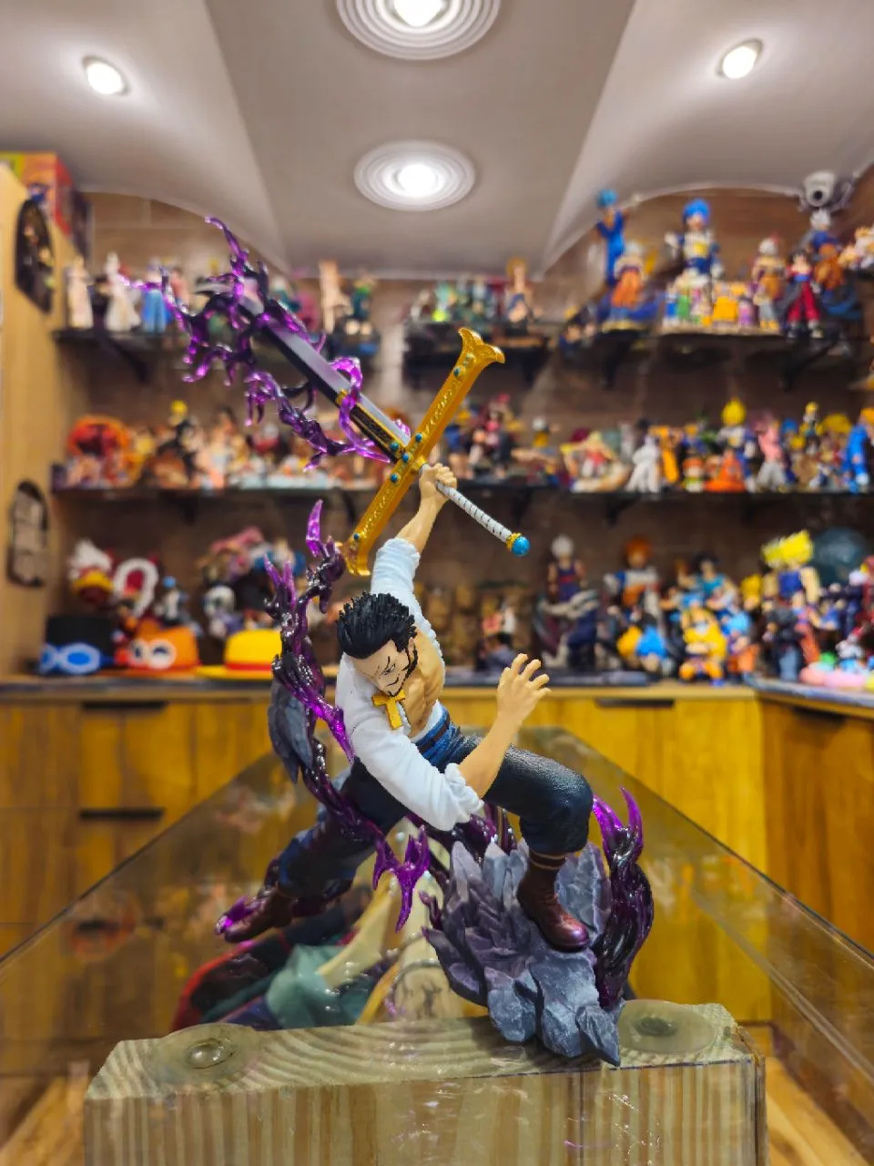 One Piece – Dracule "Hawk Eyes" Mihawk view 4