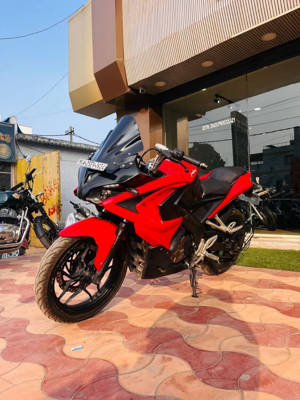 Bajaj Pulsar RS200/2016 Model view 3