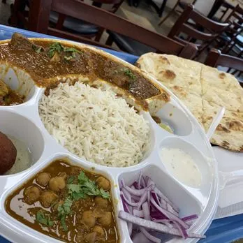 Budget Bite Thali ( Choley+dal+2stuff Naan+salad)