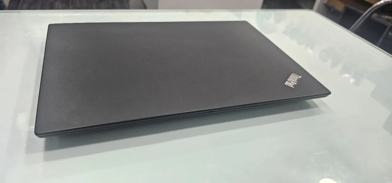 Lenovo ThinkPad T14s Ryzen 7 PRO view 2