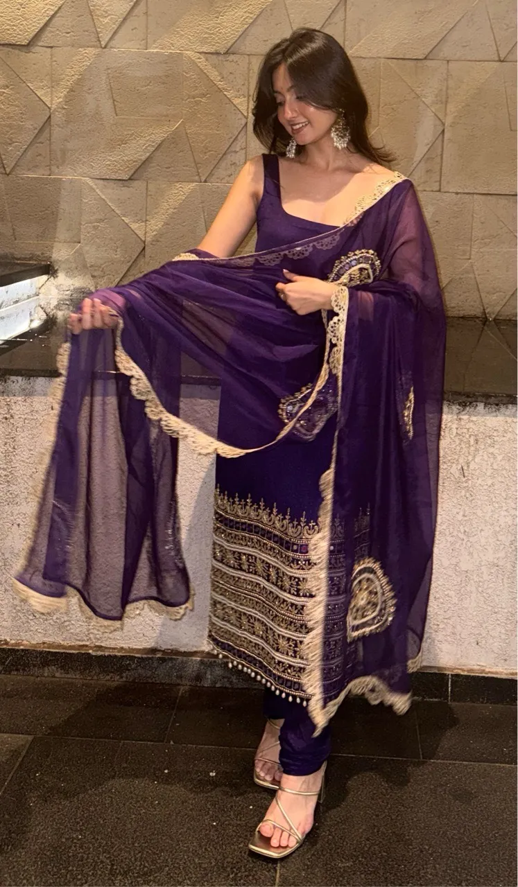 ‘Ada’ Suit set Light - Purple view 3