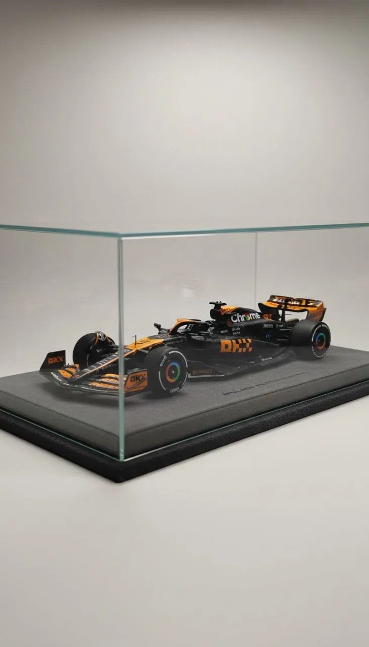 MINI GT McLaren MCL60 #81 – 2023 Formula 1 Japanese Grand Prix 3rd Place (Oscar Piastri) 1:64 Diecast Model Car view 4