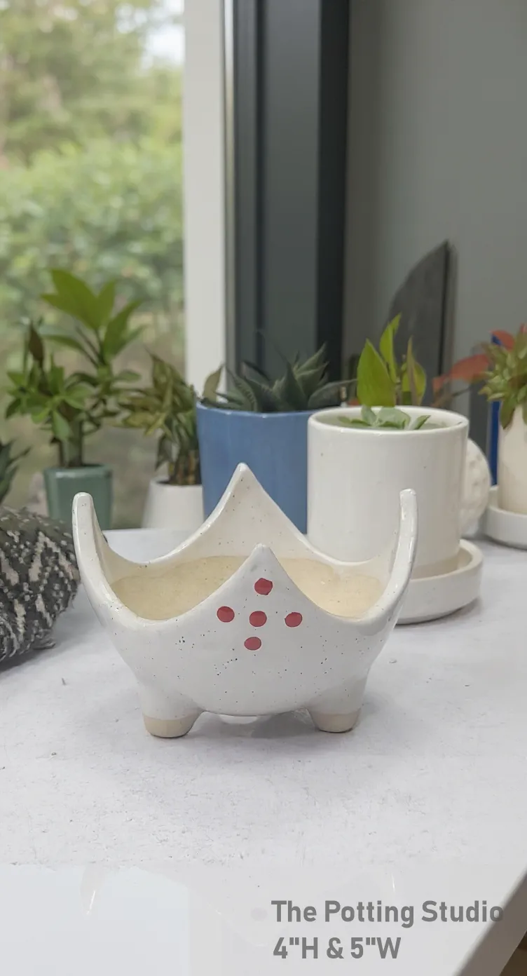Ceramic Crown Planter 4"H & 5" W