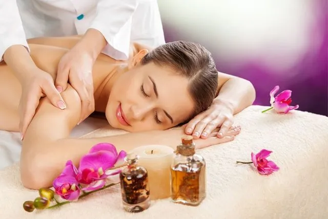 Aroma Holistic Therapy For 60 Mins
