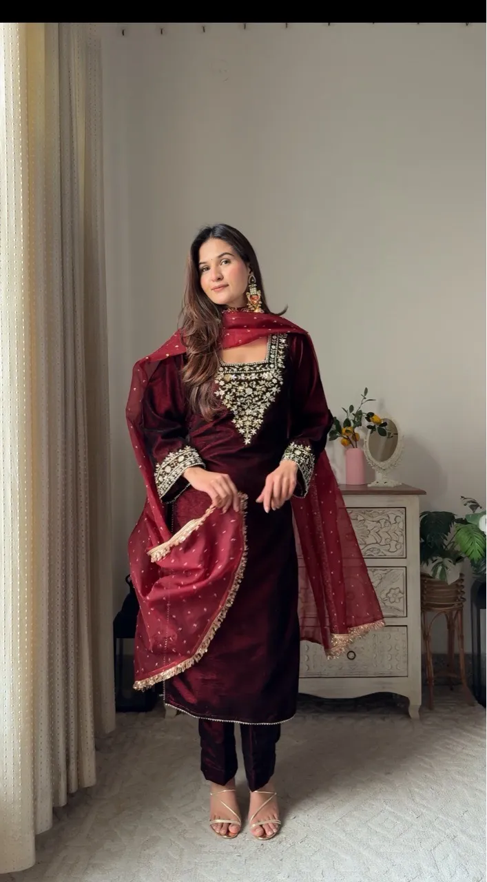 ‘Mehrunisa’ Velvet Suit Set view 2