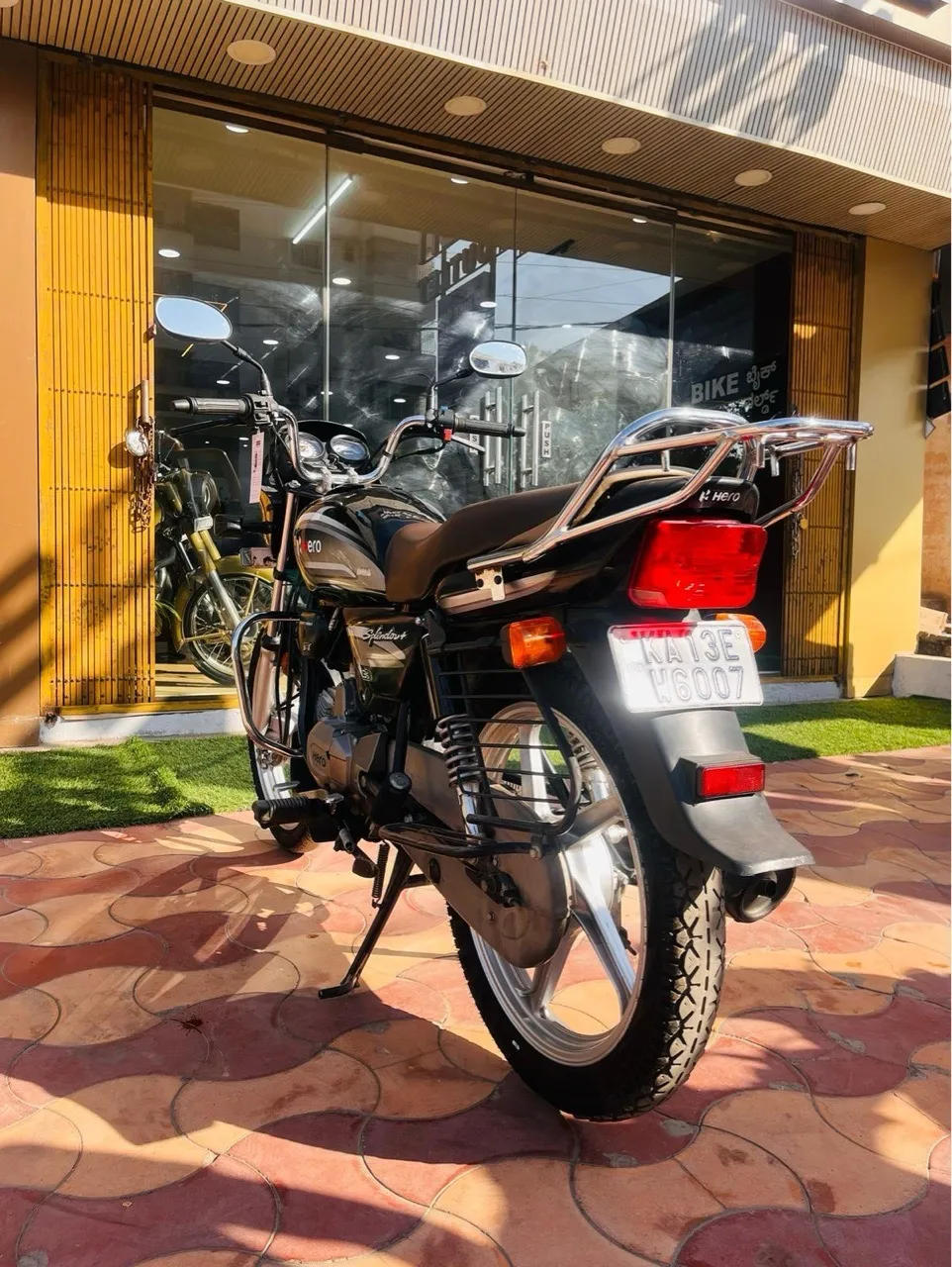 Hero Splendor Plus/2023 Model view 3