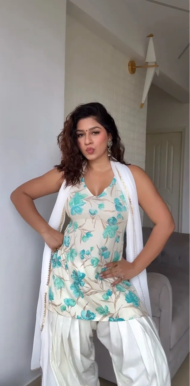 Floral Kurta Patiyala Set view 2