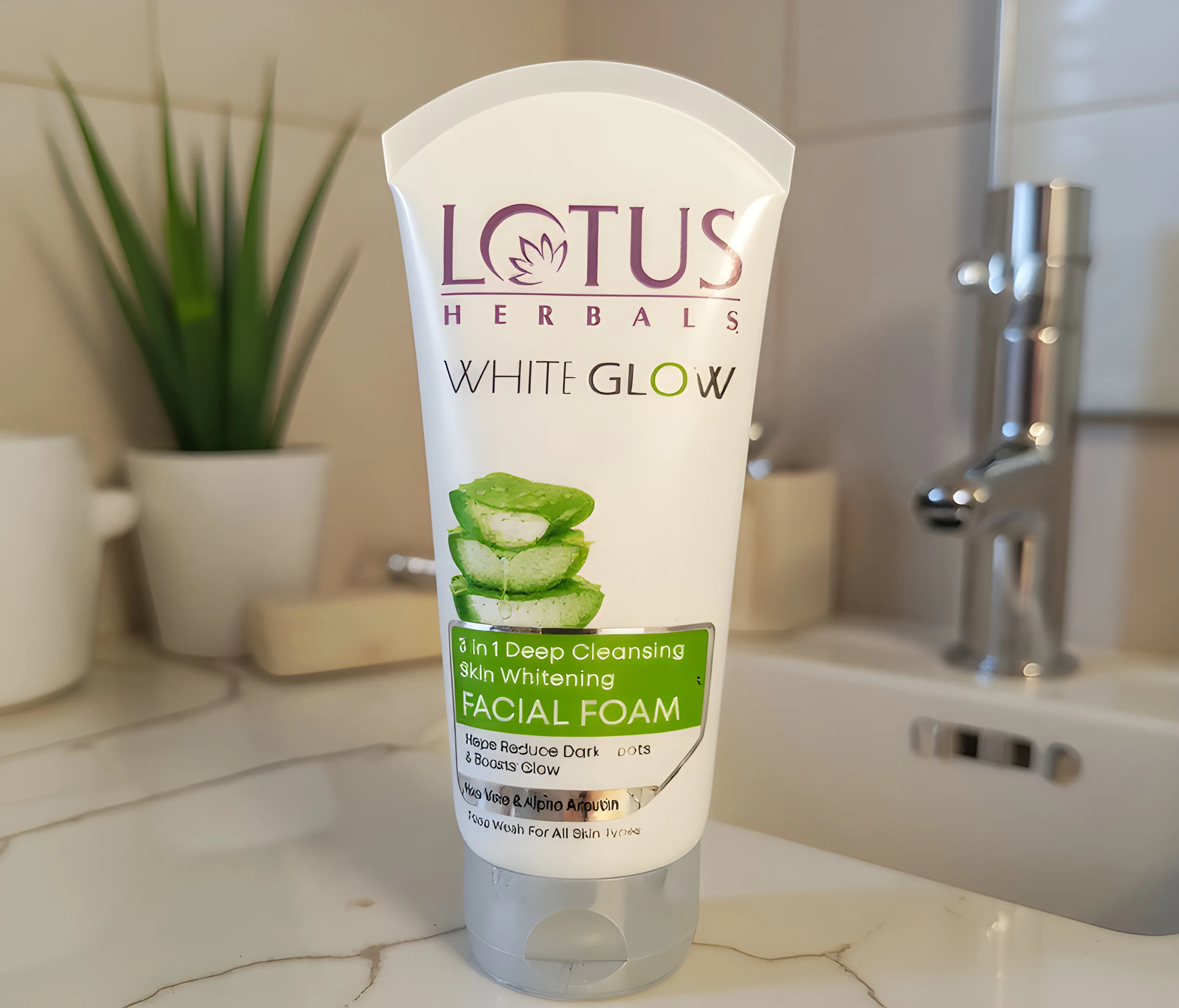 Lotus Herbals White Glow Facial Foam