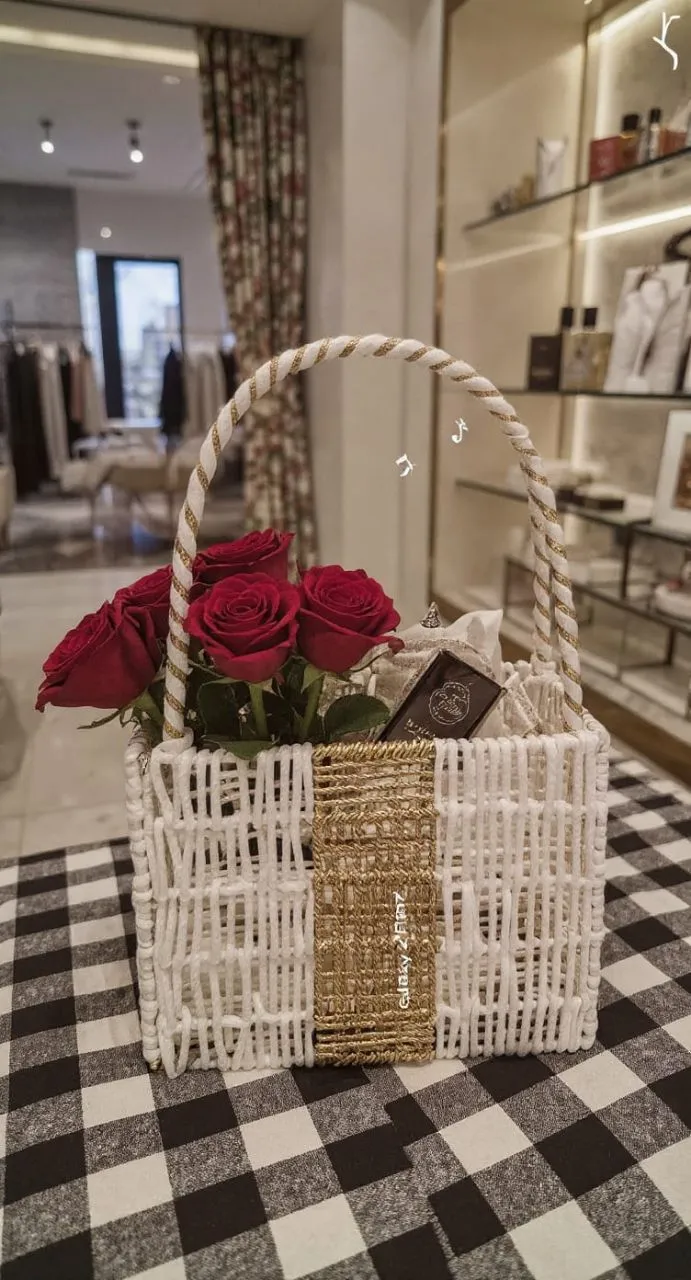 Handcrafted Luxury Bouquet (White & Gold)