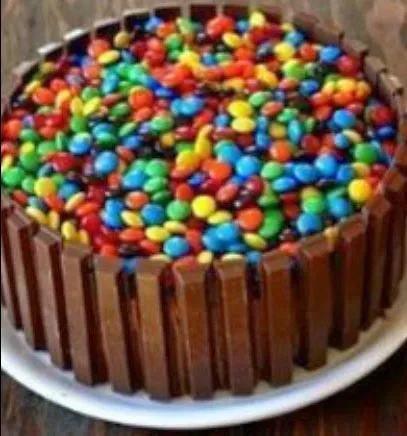 Kit Kat Cake 1kg