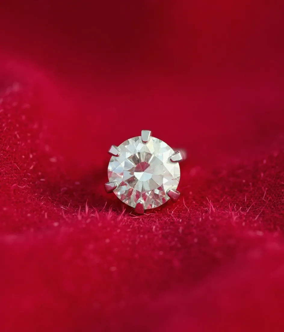 Diamond Nose Pin.