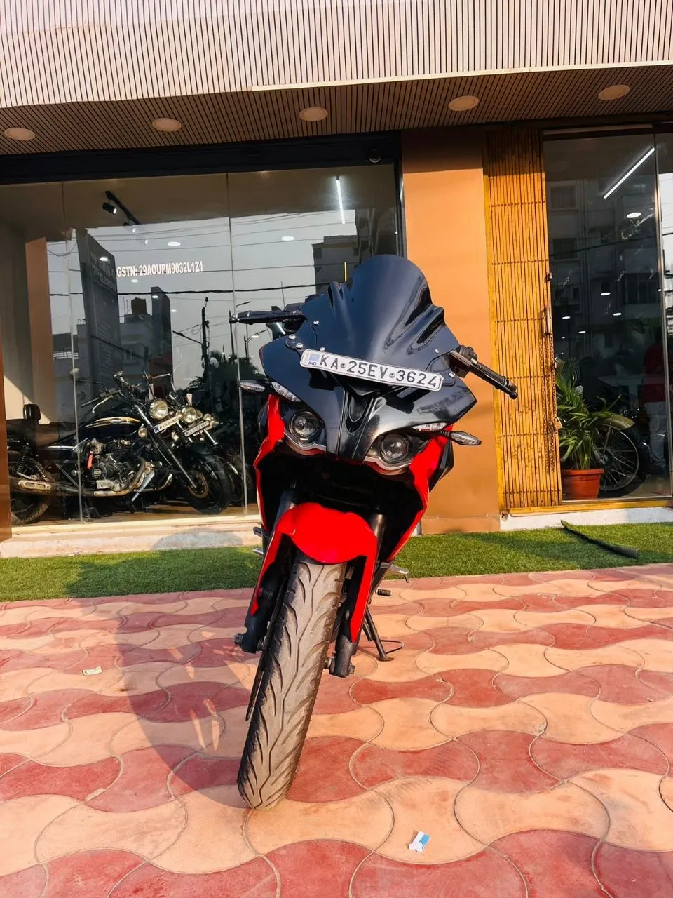Bajaj Pulsar RS200/2016 Model view 4