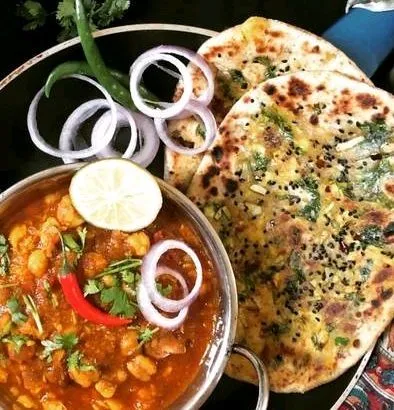 Paneer Chole Kulcha