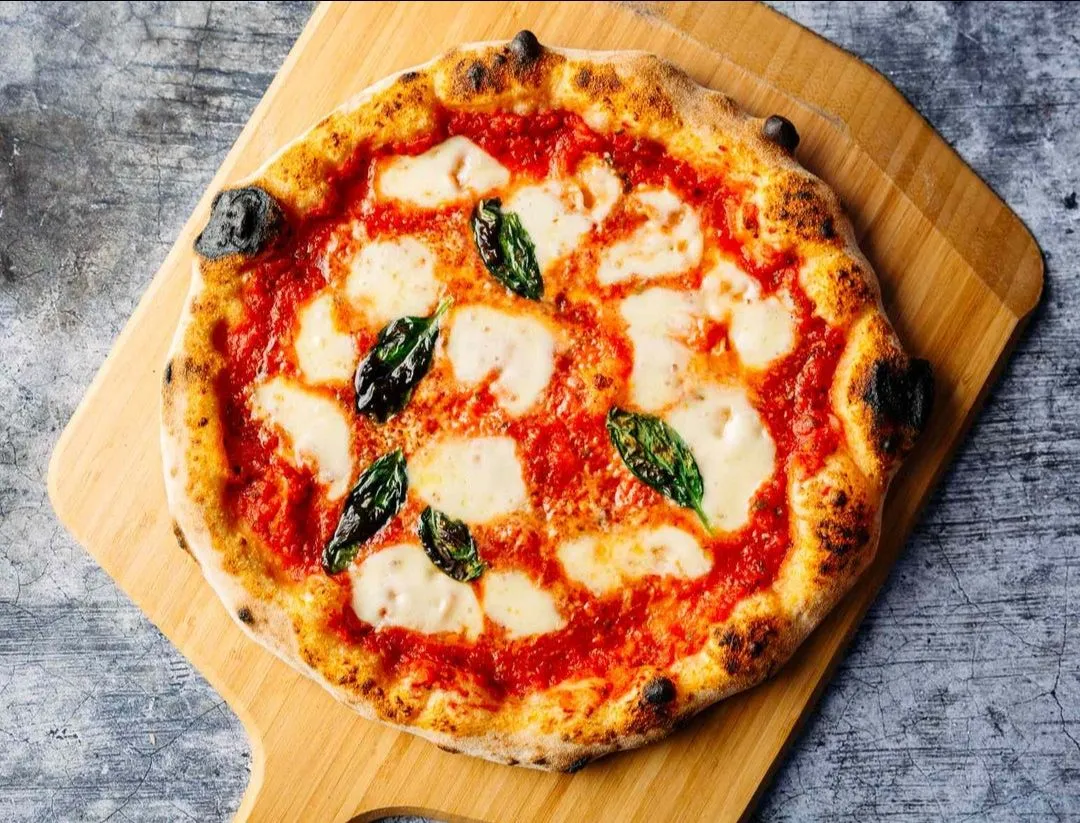 Classic Margherita Pizza Medium