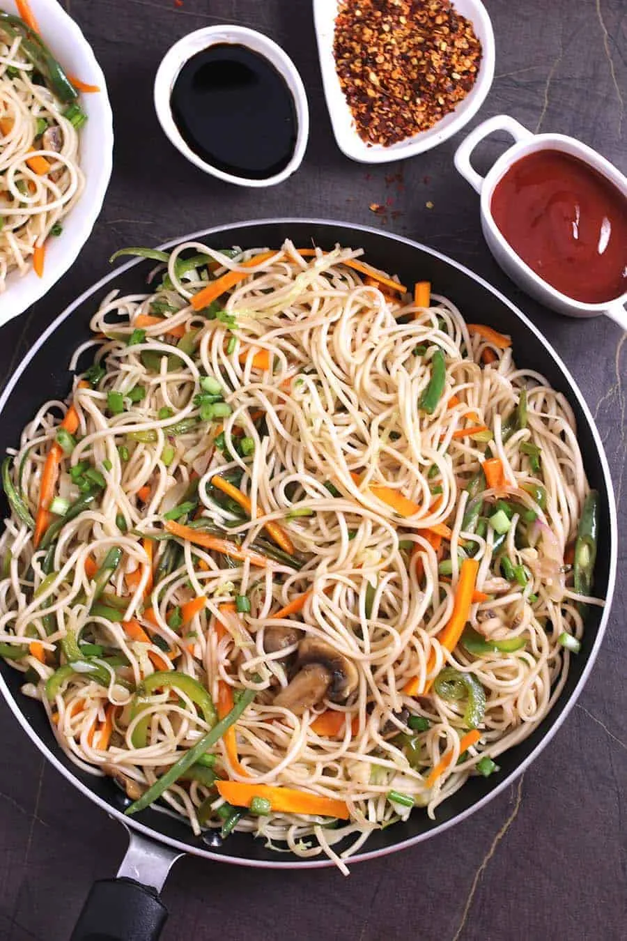 Vegetable Hakka Noodles Half