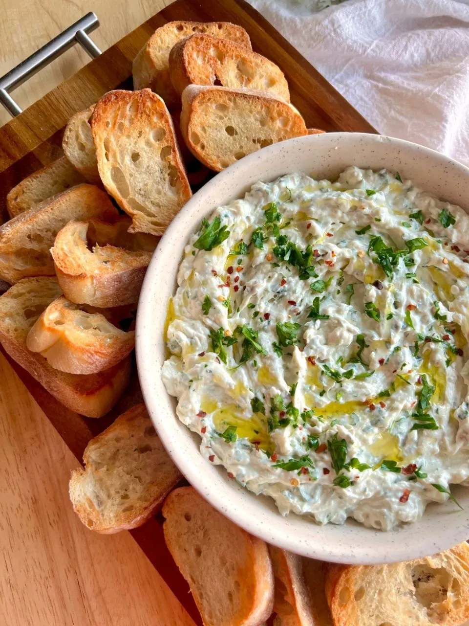 Garlic Bread With Cheese Dip