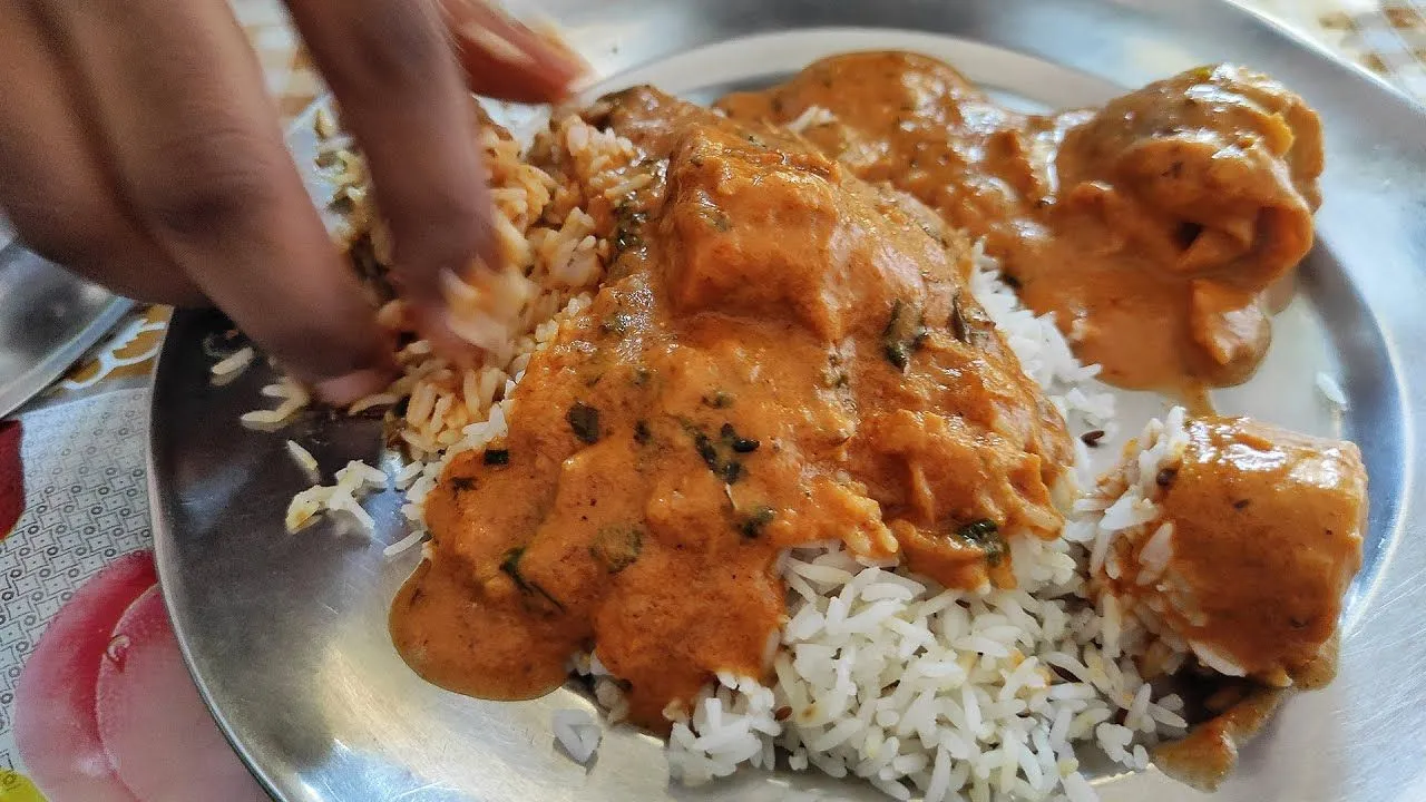 Tawa Chaap Gravy With Rice