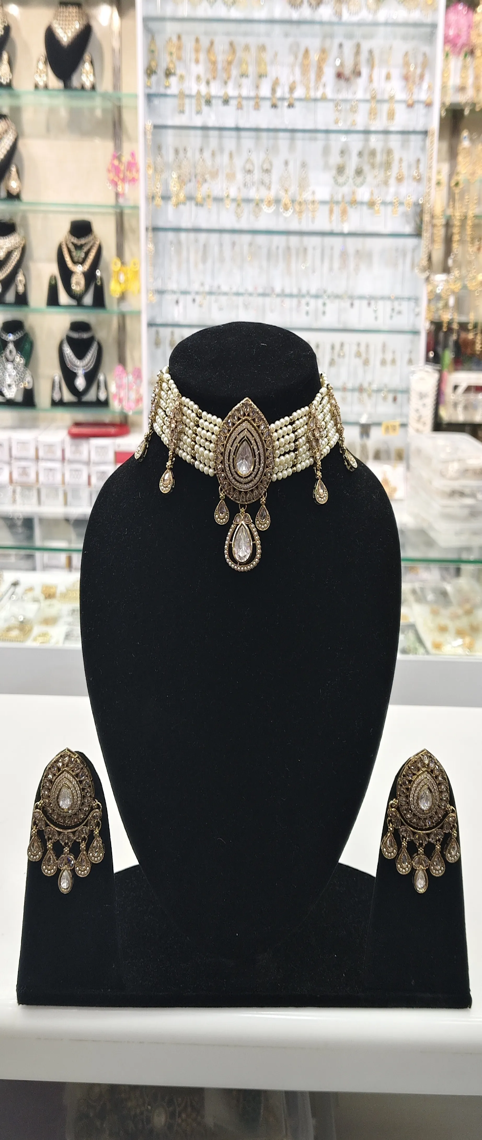 Choker Set view 2