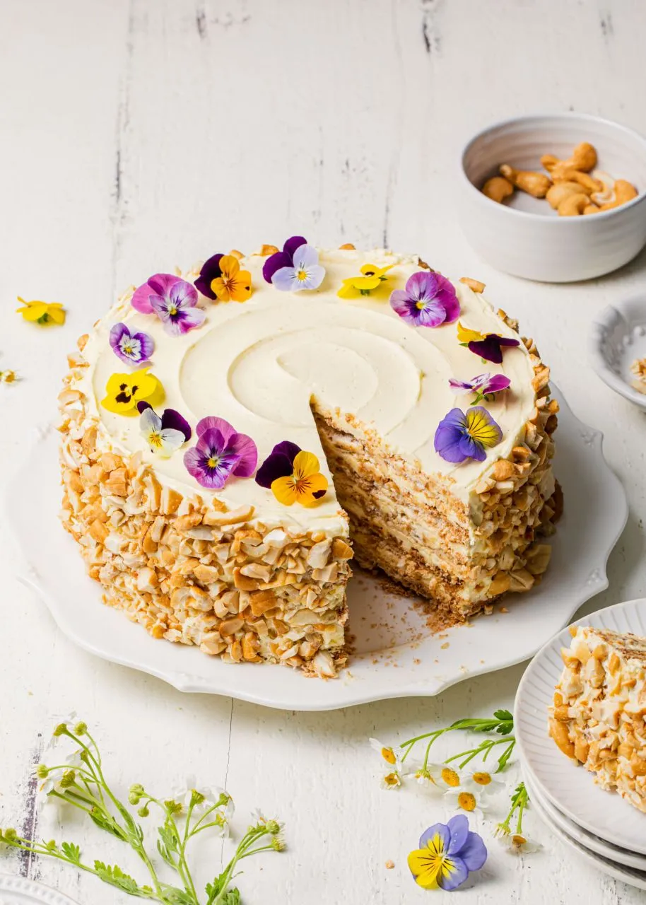 Crunchy Cashew Nut Cake 500 Gm