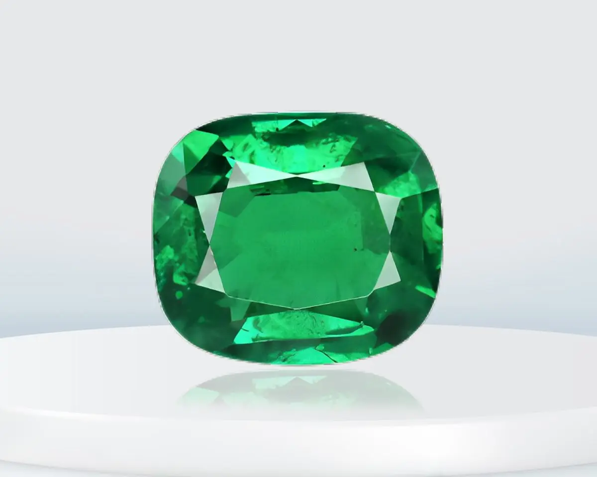 Emerald Gemstone "Panna Ratan" view 2