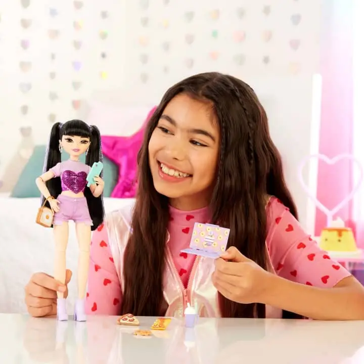 Pizza Party Doll - Barbie renee view 2