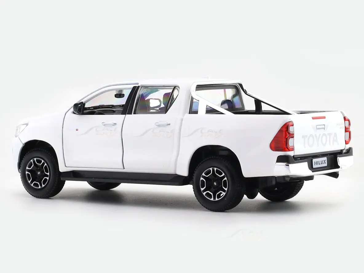 Toyota Hilux White 1:27 Maisto licensed diecast Scale Model car collectible view 4