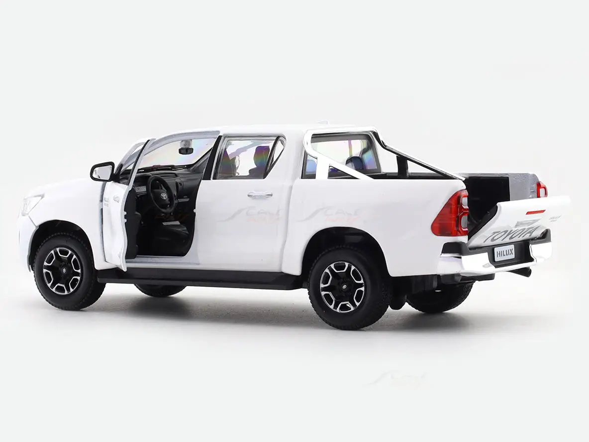 Toyota Hilux White 1:27 Maisto licensed diecast Scale Model car collectible view 8
