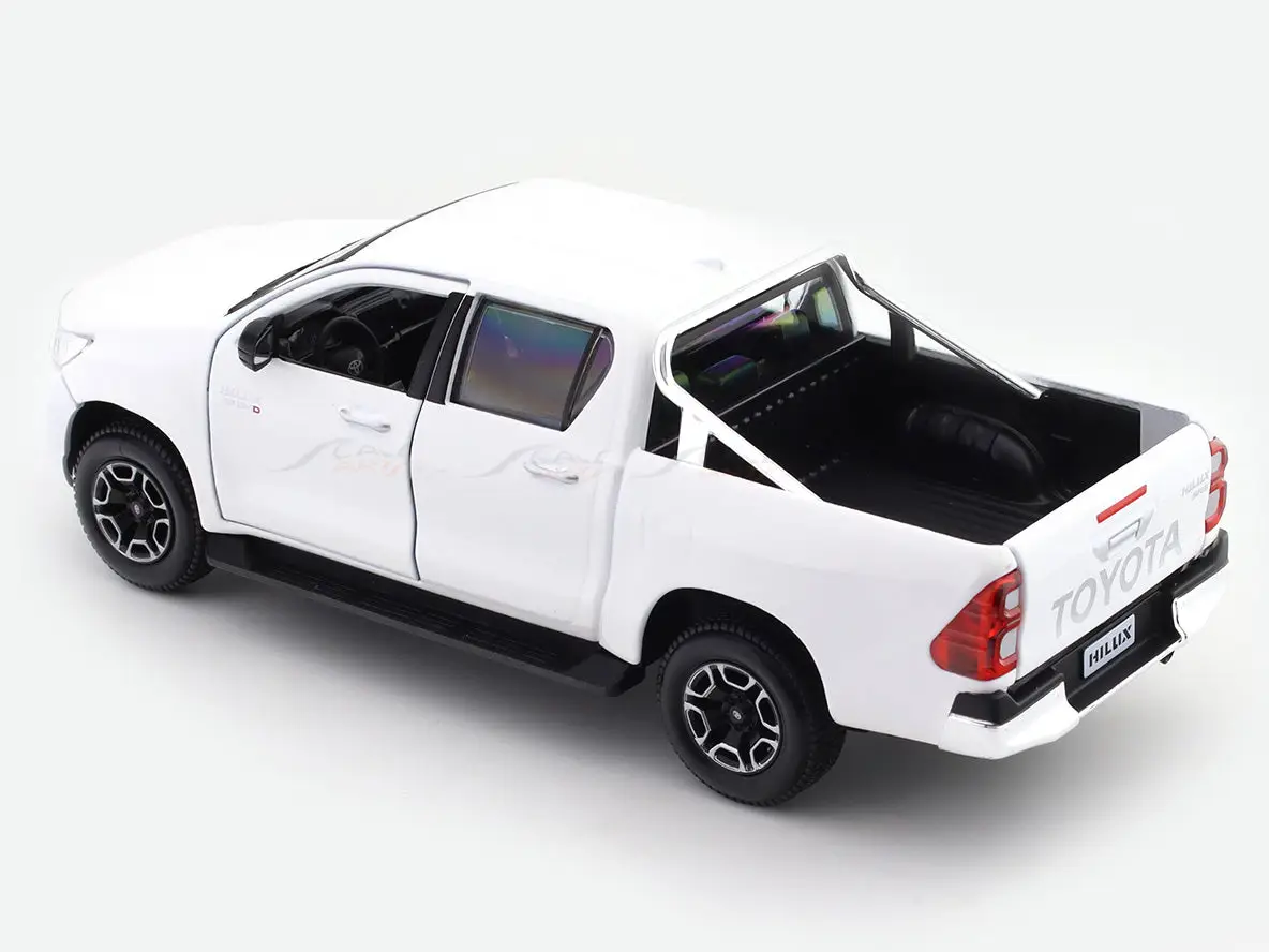 Toyota Hilux White 1:27 Maisto licensed diecast Scale Model car collectible view 9
