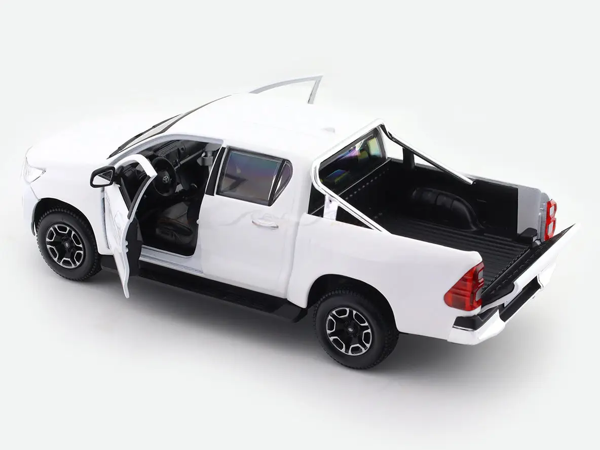 Toyota Hilux White 1:27 Maisto licensed diecast Scale Model car collectible view 10