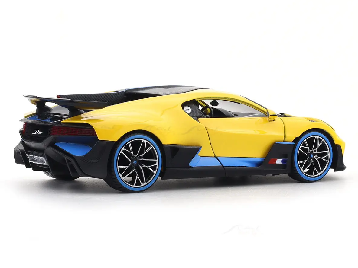 Bugatti Divo Yellow 1:24 Maisto licensed diecast alloy scale model car collectible view 4
