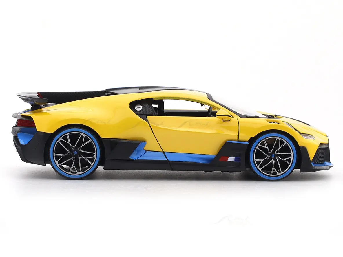 Bugatti Divo Yellow 1:24 Maisto licensed diecast alloy scale model car collectible view 5