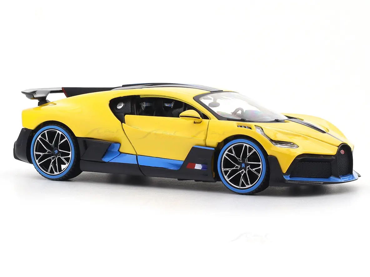 Bugatti Divo Yellow 1:24 Maisto licensed diecast alloy scale model car collectible view 6