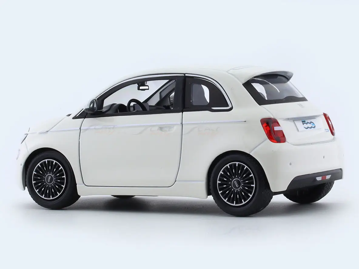 2023 Fiat 500e white 1:24 Bburago licensed diecast Scale Model car view 2