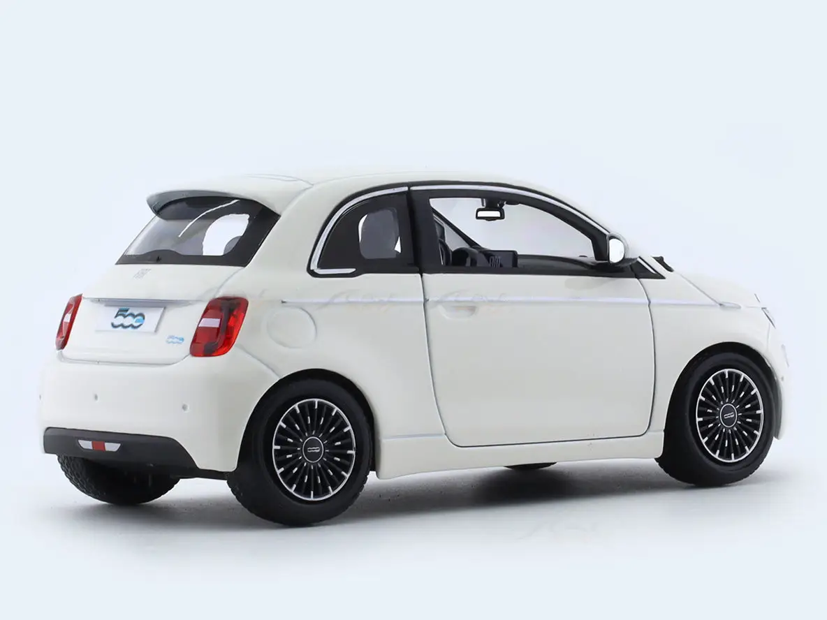 2023 Fiat 500e white 1:24 Bburago licensed diecast Scale Model car view 3