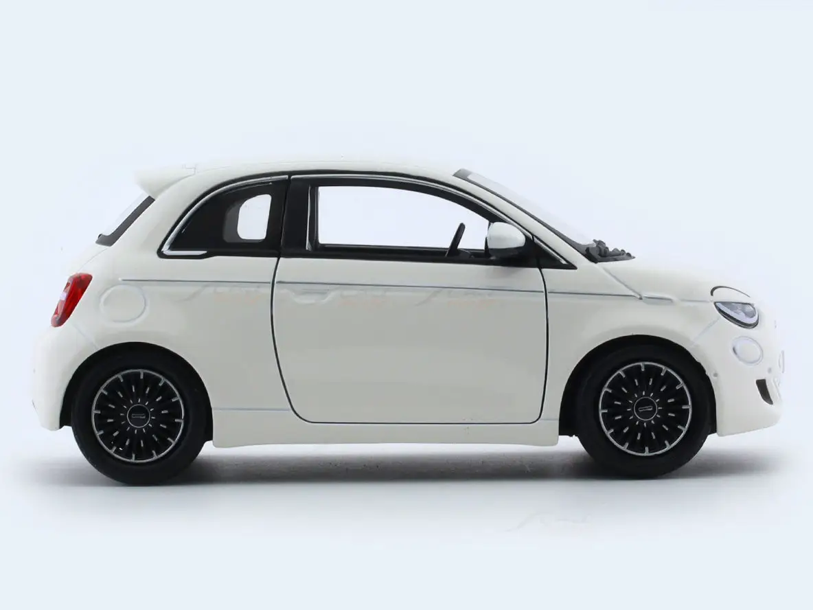 2023 Fiat 500e white 1:24 Bburago licensed diecast Scale Model car view 4