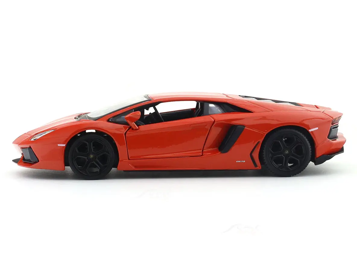 Lamborghini Aventador Coupe with Acrylic Case 1:24 Bburago Licensed Diecast Scale Model Car Collectible view 3