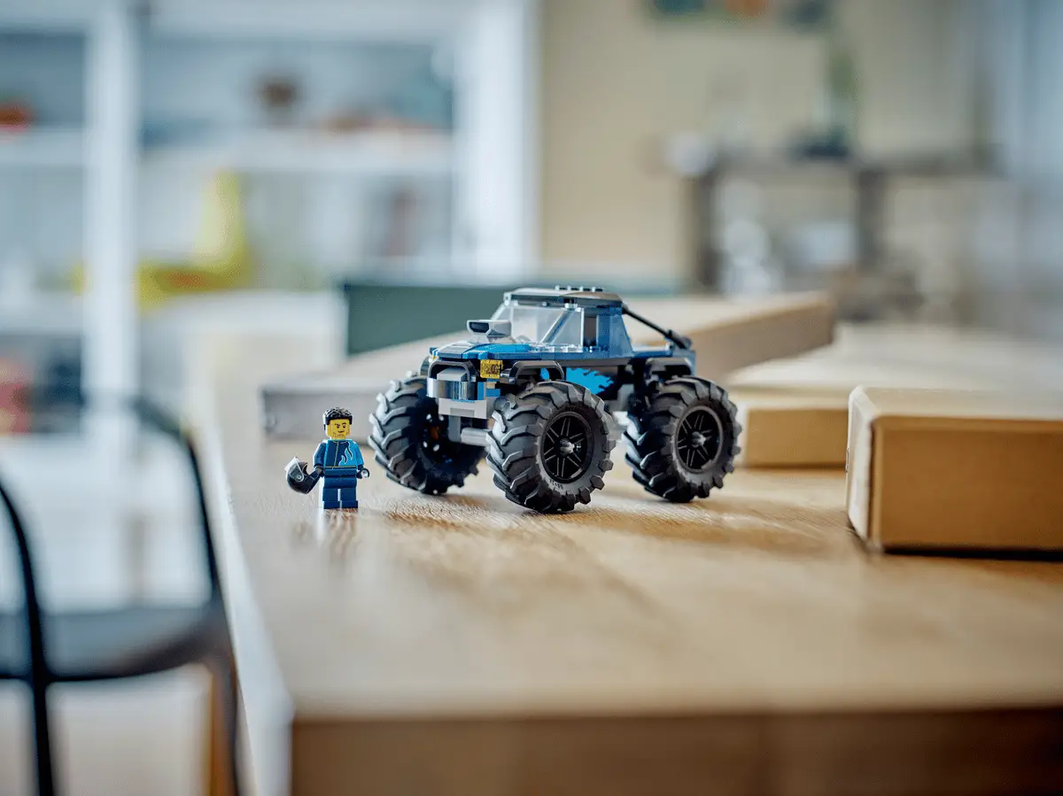 LEGO Monster Truck 60402 view 8
