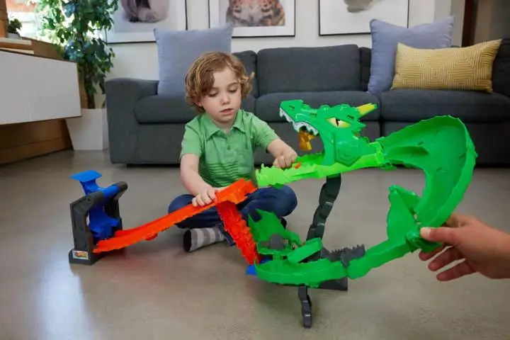 Hot Wheels Monster Trucks Dragon Duel Playset JFRO6 view 2