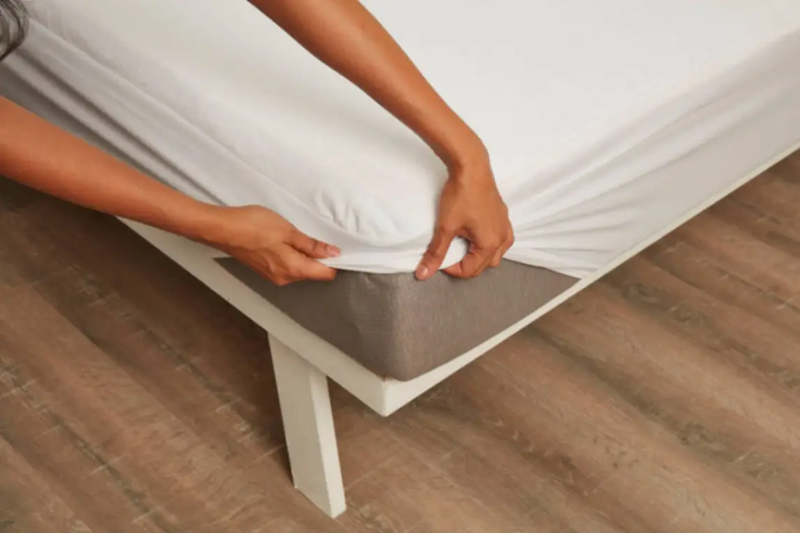 FITTED TERRY MATTRESS PROTECTOR view 2